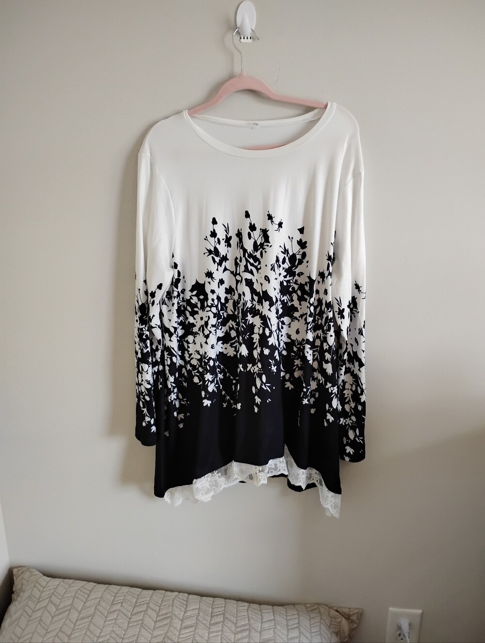 Source Unknown White and Black Floral Ombre Long Sleeve Top with Lace Trim